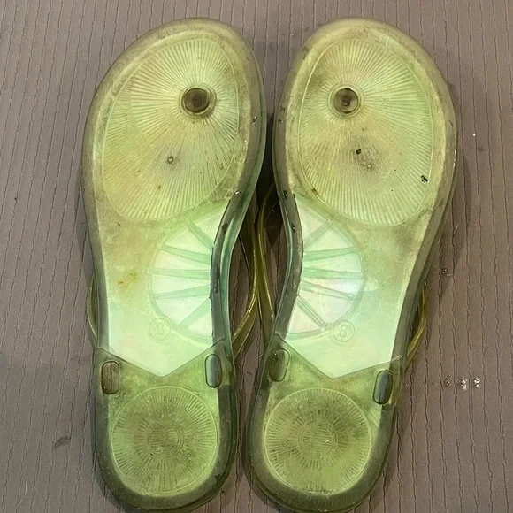 Lilly Pulitzer  Women's Flip Flops size 8 - Picture 6 of 7